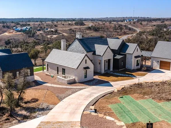 179 Lagrange Dr, Fredericksburg, TX 78624