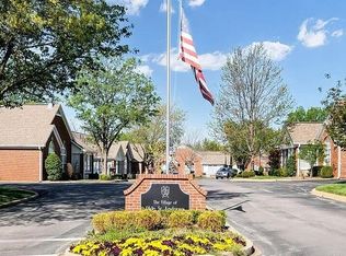 8136 Saint Andrews Village Dr, Louisville, KY 40241