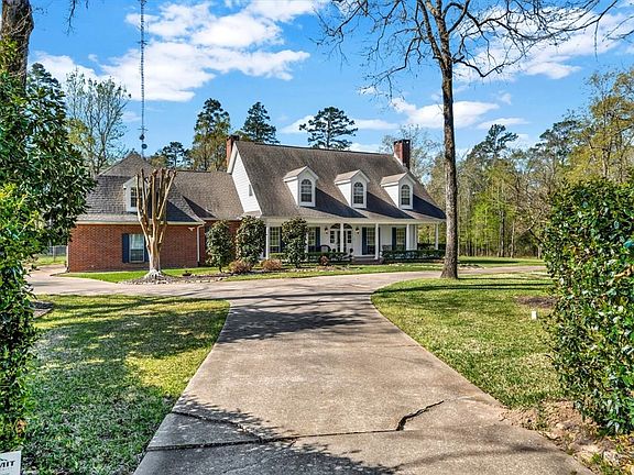 2nd image of 812 Whitehouse Dr
