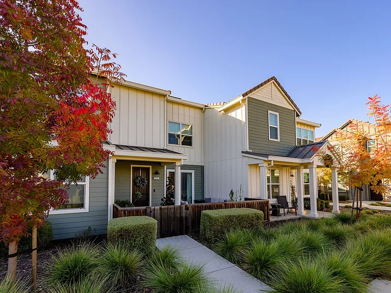 1304 Bloom Ln — Photo 45