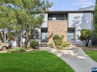 1521 John St, Fort Lee, NJ 07024