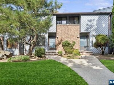 1521 John St, Fort Lee, NJ, 07024