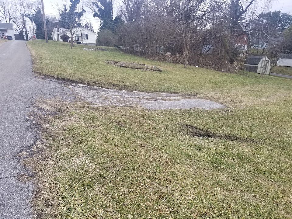 2nd image of 826 Williams St