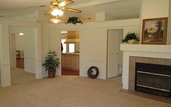 4th image of 2220 Daniels Dr