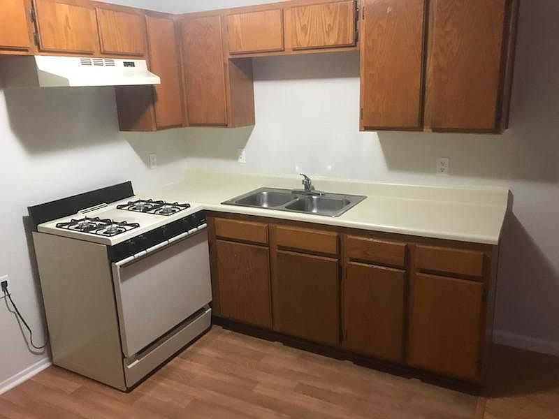 2nd image of 1160 Elm Ave APT 8