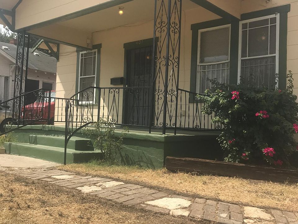 Exterior photo of front of 407 Canton