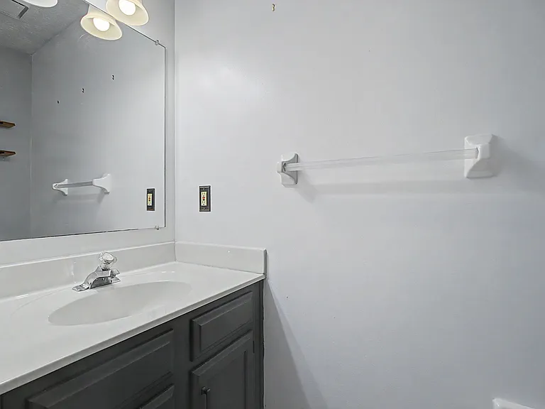 2242 Rosina Dr — Photo 24