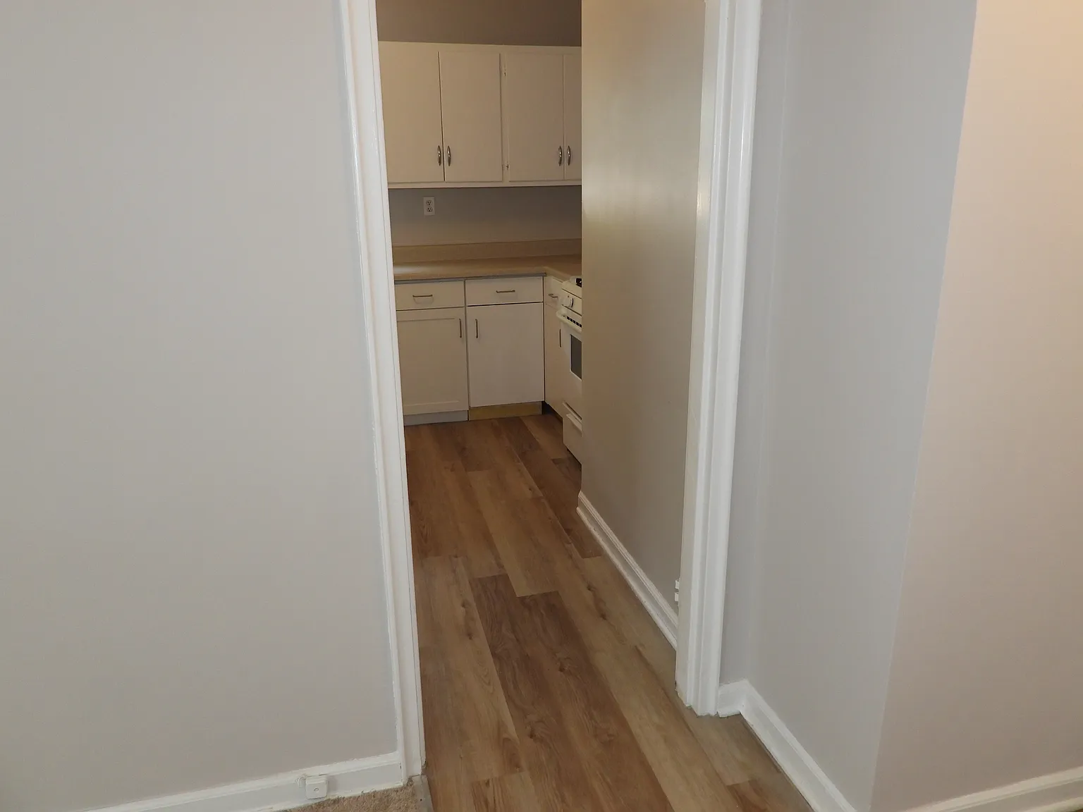 320 S Broadway — Photo 4
