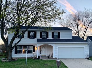 302 Alexandria Dr, Vernon Hills, IL