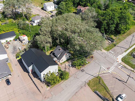 3rd image of 229 Granville St