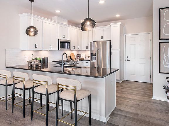 Spacious chef inspired kitchen