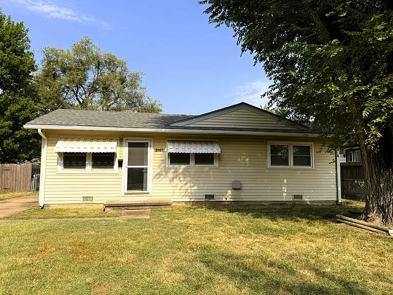3368 S Vine St — Photo 1