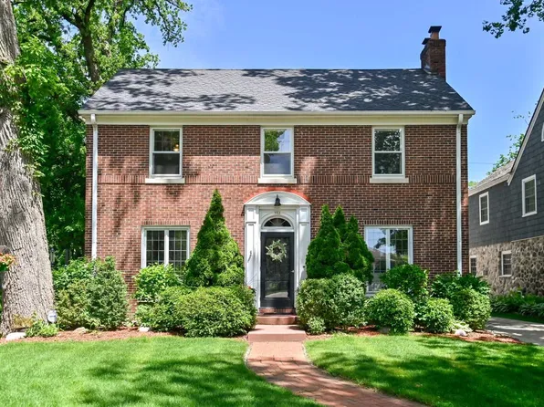 902 East Lexington BOULEVARD, Whitefish Bay, WI 53217