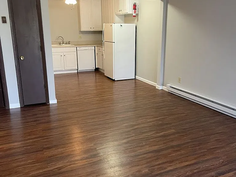 102 McConnell St — Photo 2