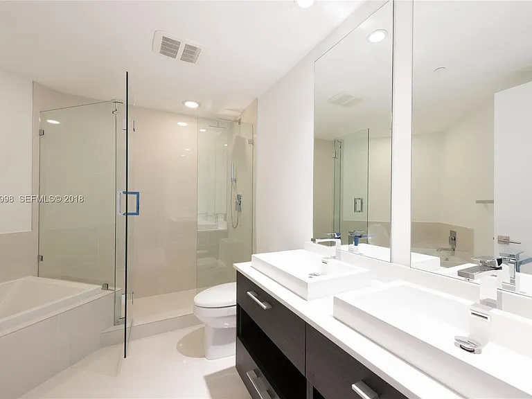 45 SW 9th St #1301 — Photo 6