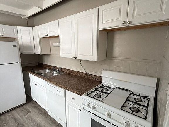 3rd image of 5848 Montgomery Rd APT 1