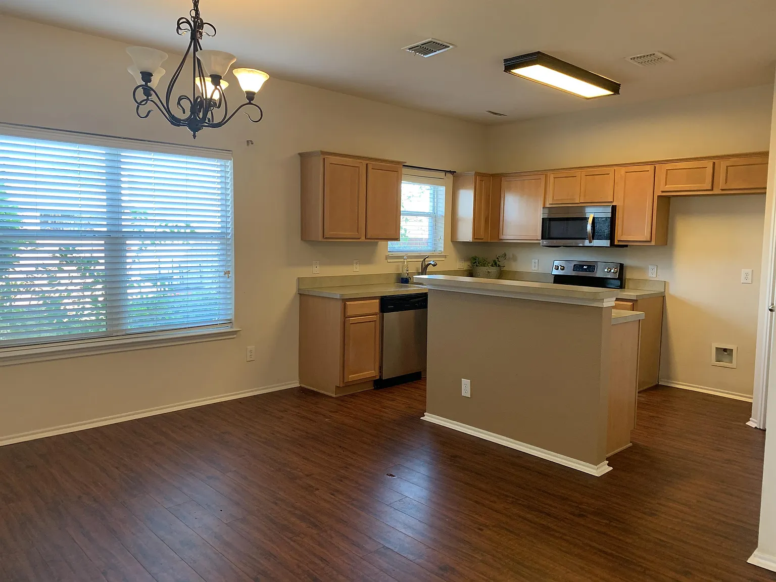 734 Fleming - Unit 1 — Photo 3