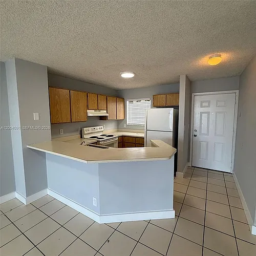 8710 N Sherman Cir #305 Photo 1