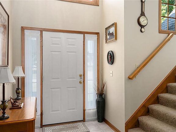 5th image of 407 Amesbury Dr
