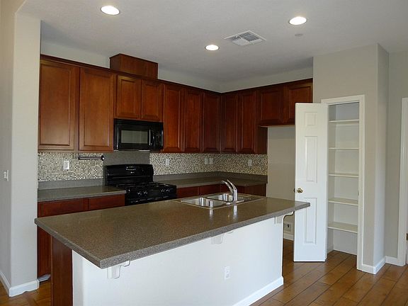 5th image of 1801 Ferry Cir #101