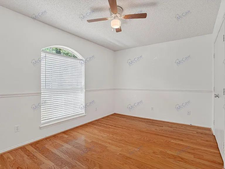 549 Dylan Ct — Photo 12