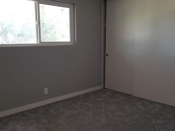 4th image of 869 Castlewood Dr APT 3