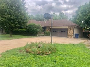 1007 E Market St, Derby, KS 67037