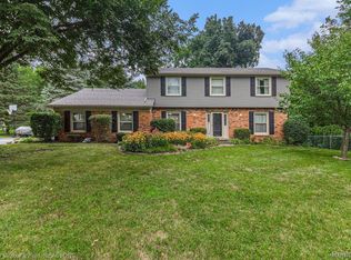 5010 Parview Dr, Clarkston, MI