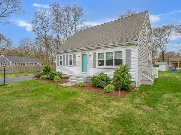 93 Lauries Ln, Barnstable, MA 02630