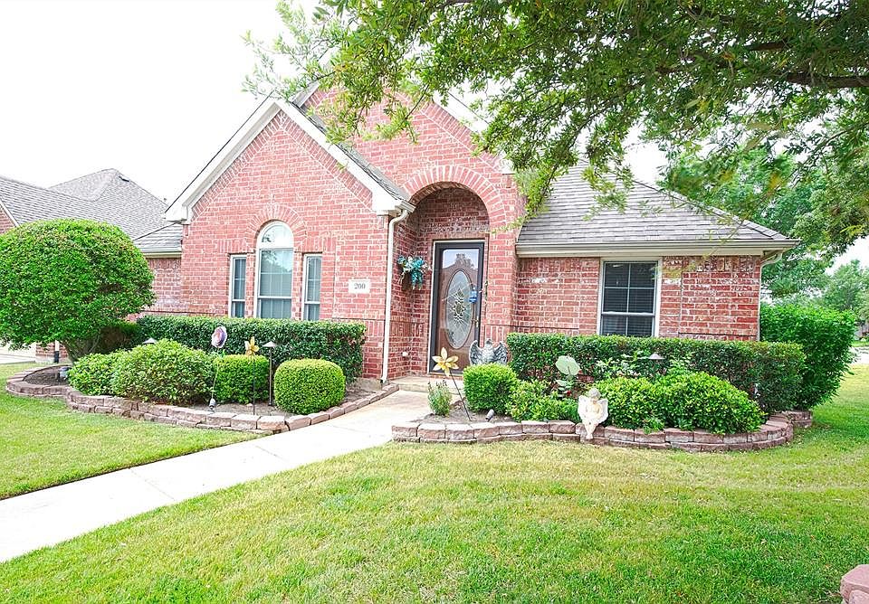 1st image of 200 Edinborough Dr
