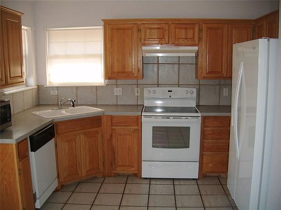 3rd image of 1641 Covey Ln