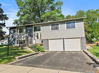 621 Keystone Dr, Bolingbrook, IL 60440