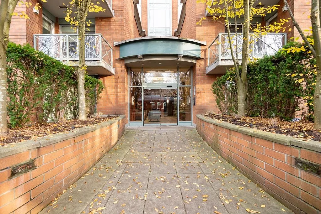 2 bed, 1251 sqft, $3,300 — Photo 3