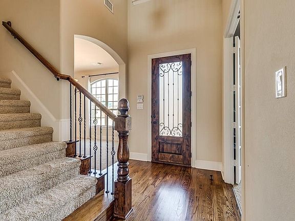 3rd image of 404 Lavaine Ln