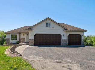 33373 N Lakes Trl, Center City, MN 55012