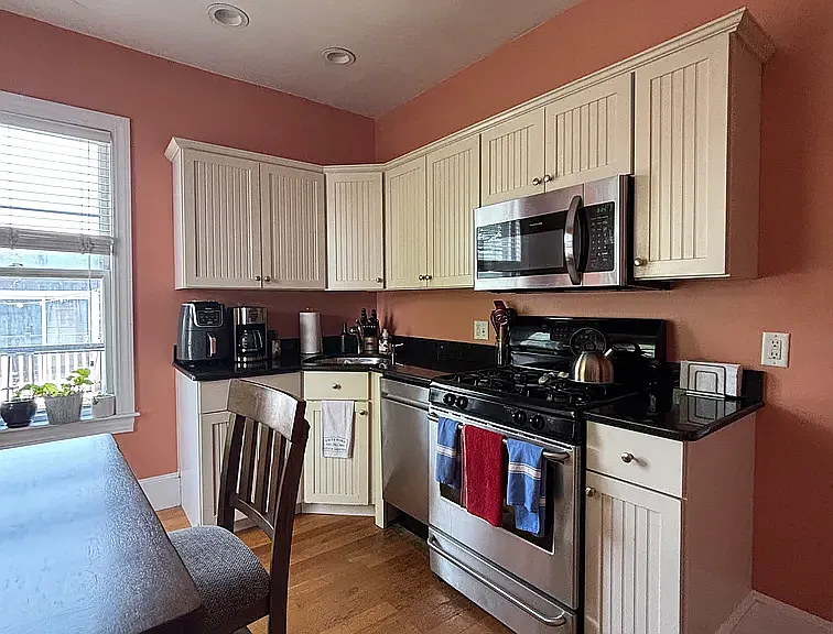 840 E 2nd St #3 — Photo 6