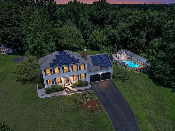 2nd image of 6 Fleuette Dr