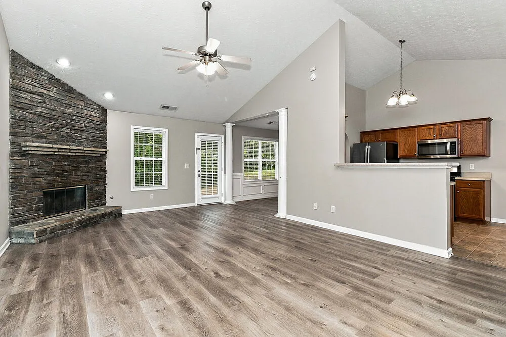 3 bed, 2.0 bath, 1576 sqft, $1,790 — Photo 4