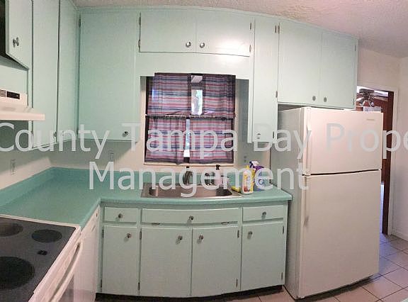 3rd image of 3212 W Robson St