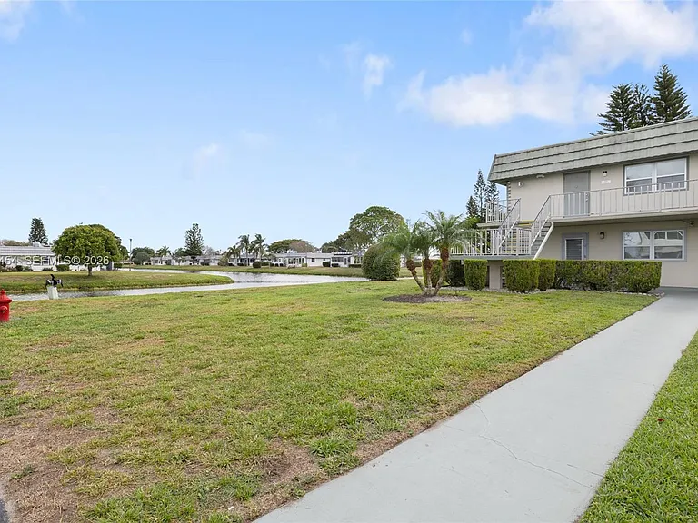 72 Monaco Ct #72-B — Photo 2