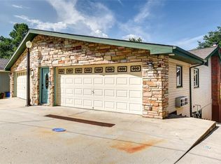 561 NW North Shore Dr, Lake Waukomis, MO 64151