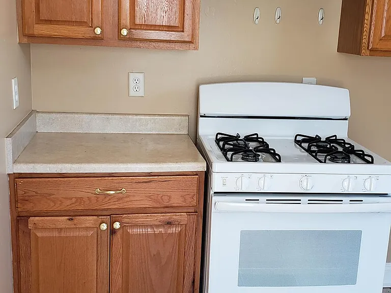 202 Alpha St — Photo 4