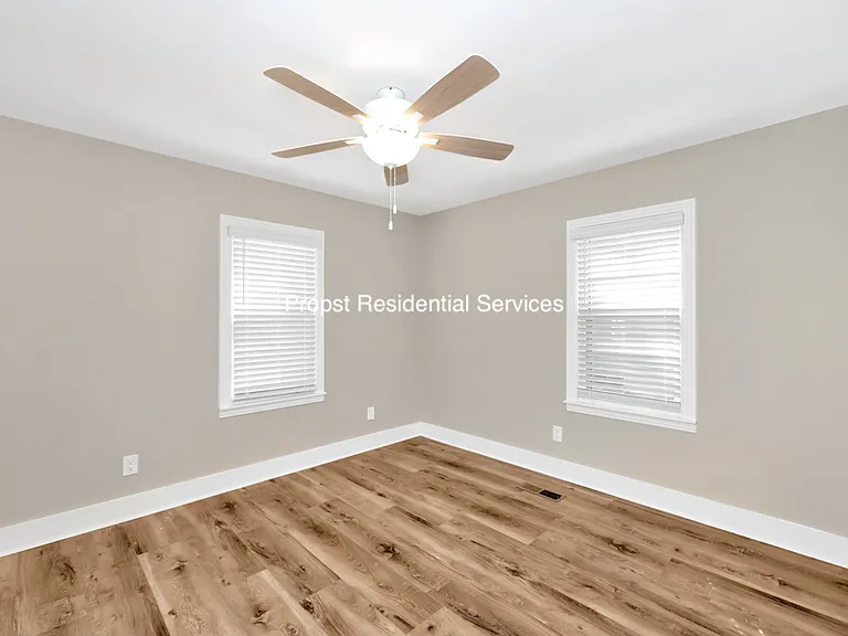 1616 McCullough Ave NE — Photo 21