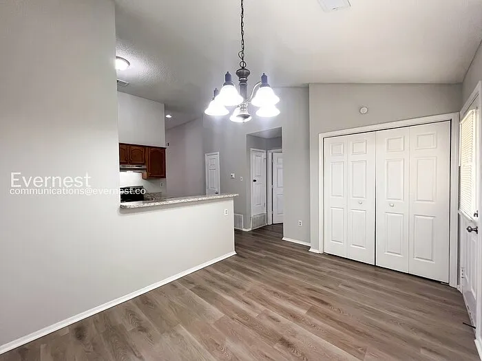 1208 W East Ross Pkwy — Photo 5
