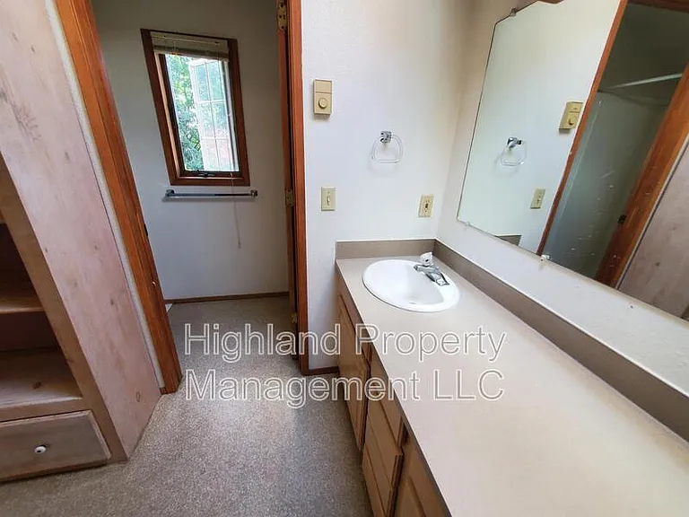 322 N Main St — Photo 13