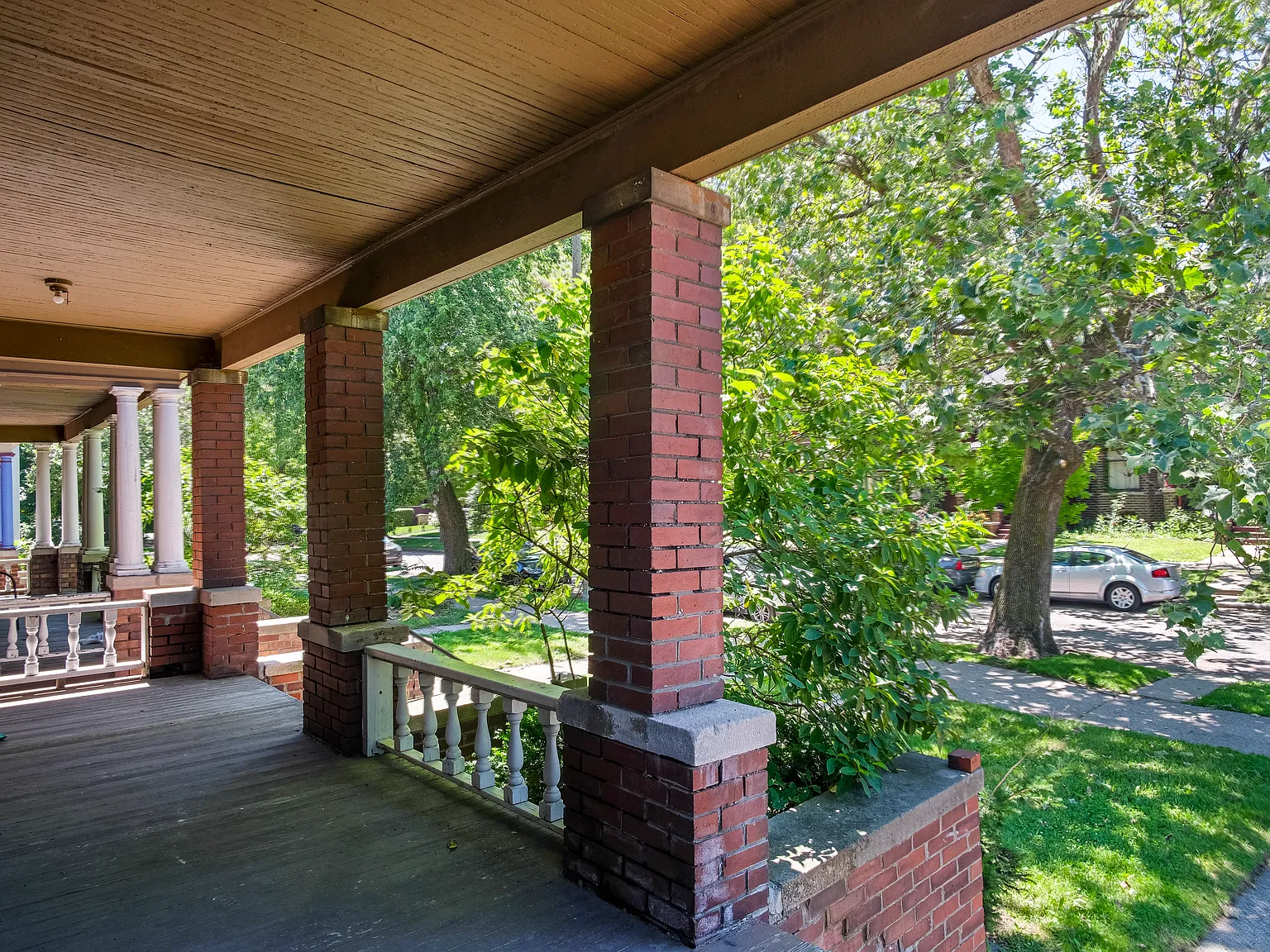 4868 Commonwealth St — Photo 3