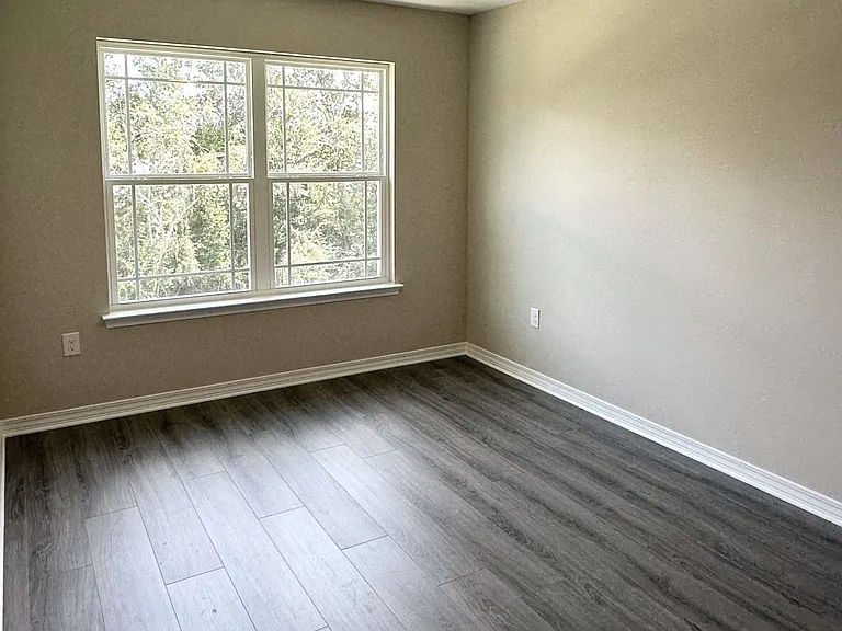 812 Carlton St — Photo 10