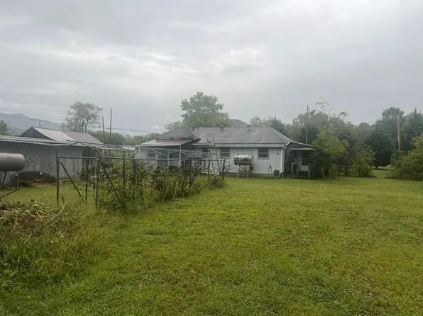 308 Connaheta Ave, Andrews, NC 28901