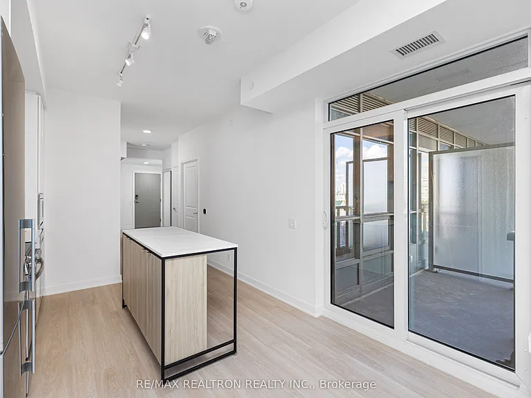 30 Upper Mall Way #A-620 — Photo 11