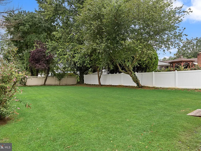 10 Traynor Ln — Photo 26